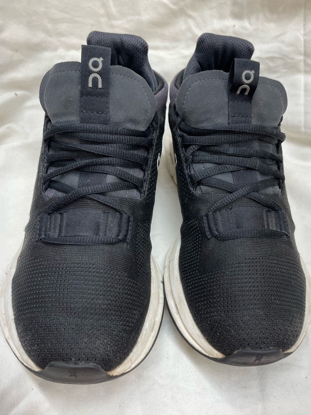 On Running Black and White Athletic Sneakers women sz 8
